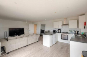 Beautiful 2 Bedroom with spacious lounge & rooms